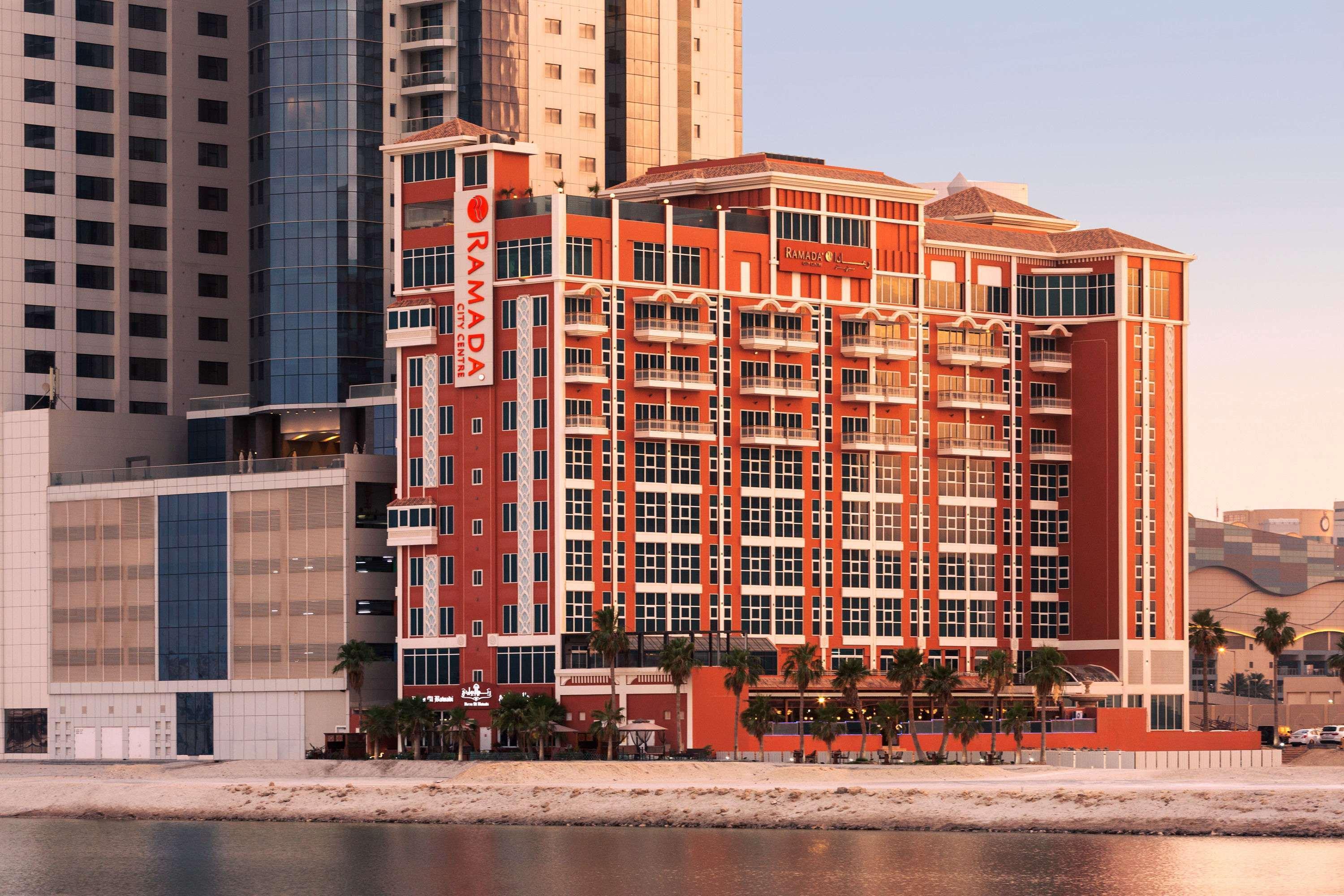 Ramada By Wyndham Manama City Centre Kültér fotó