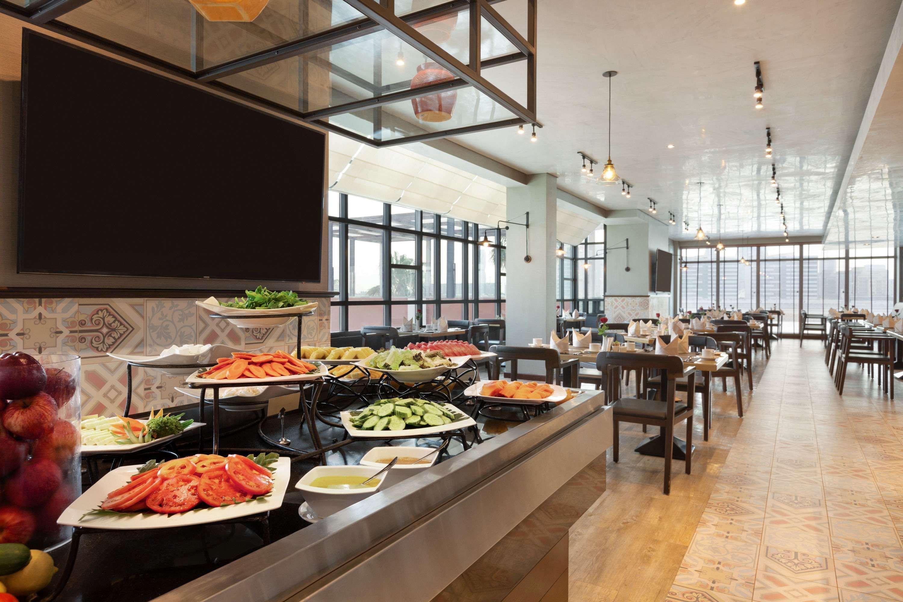 Ramada By Wyndham Manama City Centre Kültér fotó