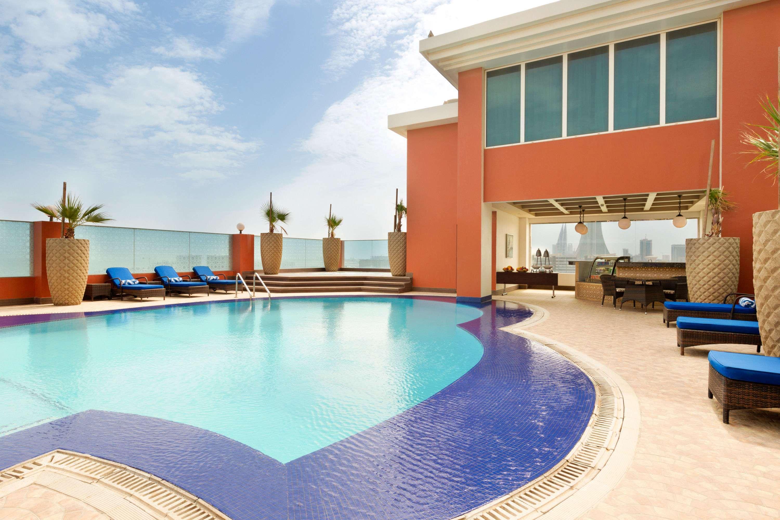 Ramada By Wyndham Manama City Centre Kültér fotó