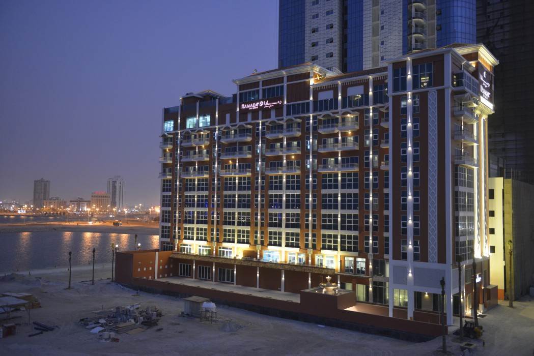 Ramada By Wyndham Manama City Centre Kültér fotó