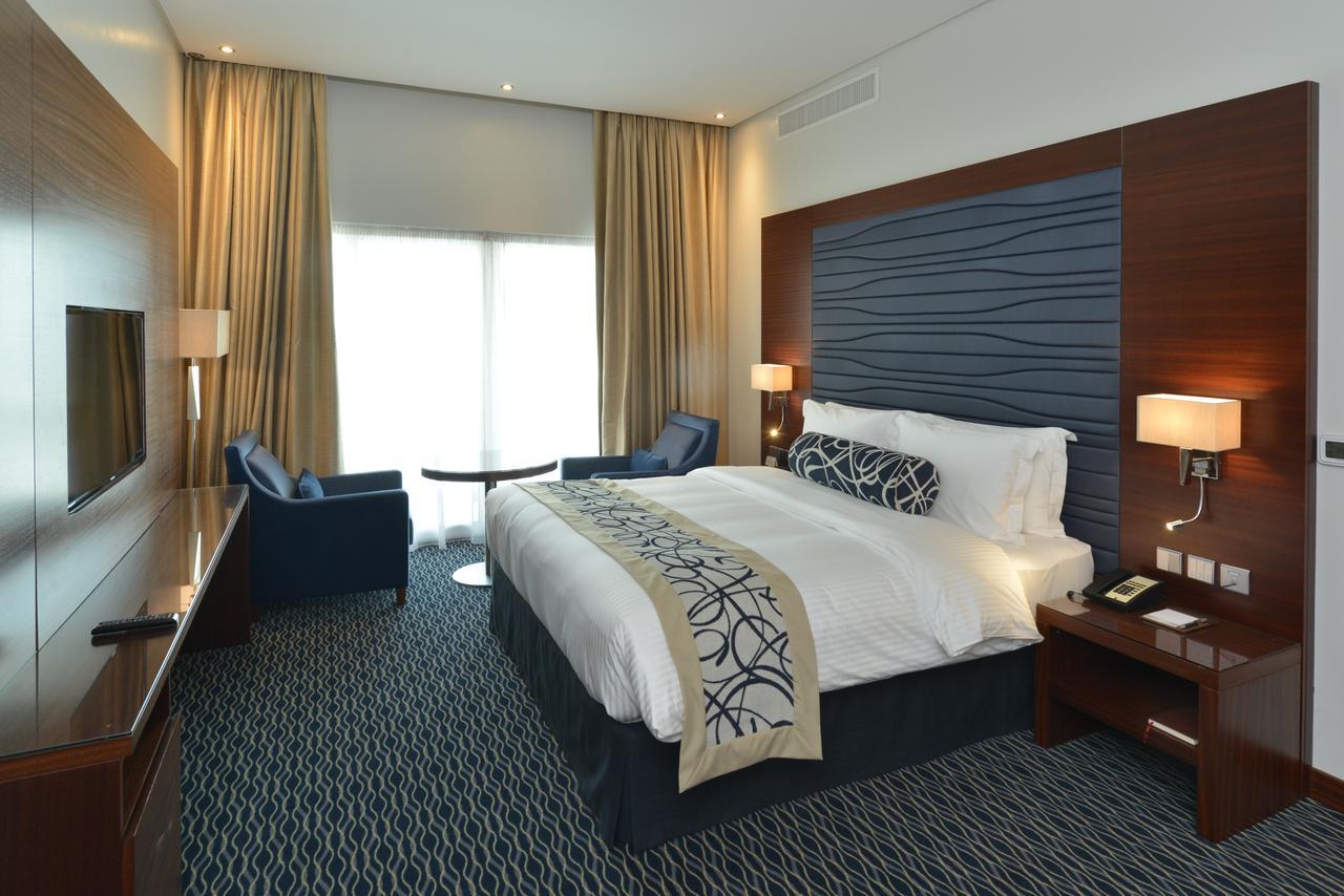 Ramada By Wyndham Manama City Centre Kültér fotó