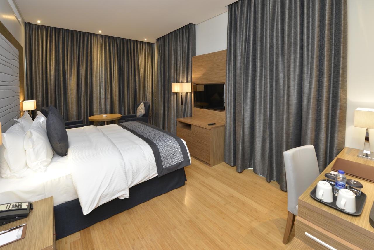 Ramada By Wyndham Manama City Centre Kültér fotó