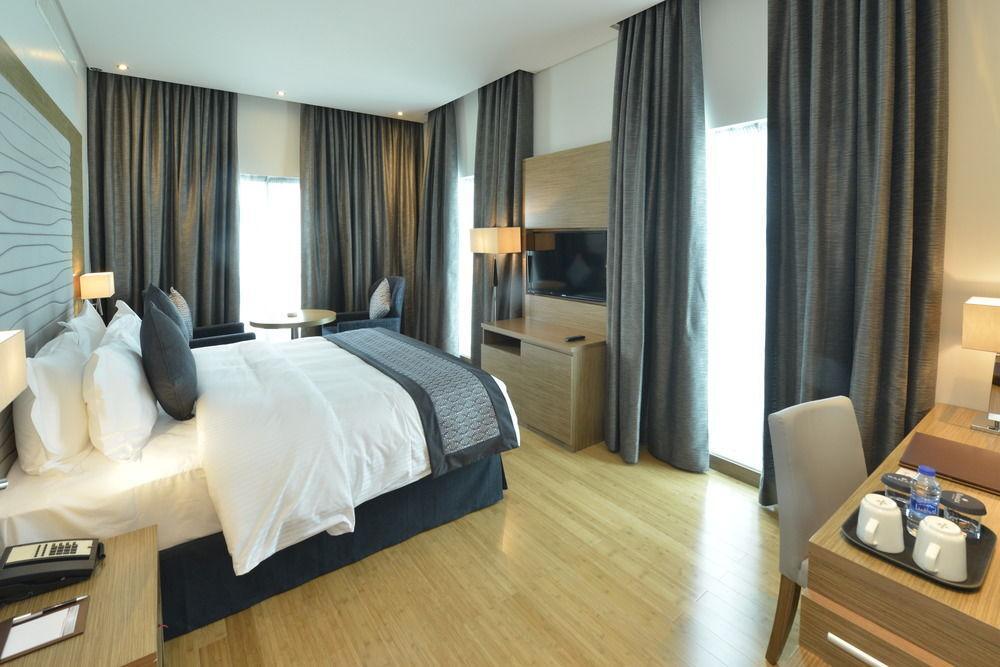 Ramada By Wyndham Manama City Centre Kültér fotó